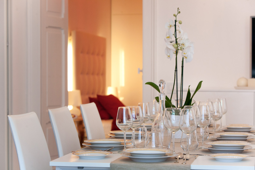 Sorrento Luxury Romantic Two Bedroom Contermporary